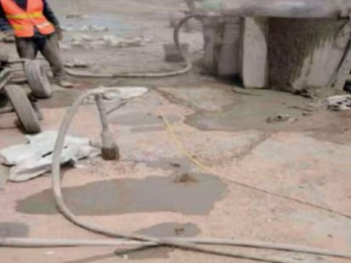 伊金霍洛水泥混凝土路面板底注浆技术 路面脱空注浆整治方案