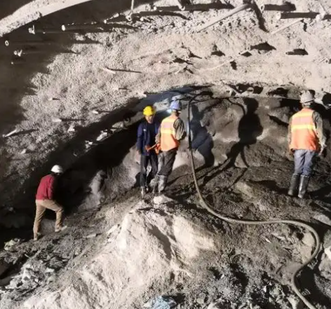 伊金霍洛拱顶带模注浆料的施工流程及注意事项